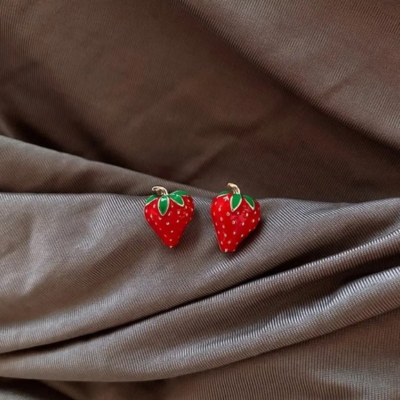 Sweet Small Red Strawberry Fruit 18K Gold Plated Stud Earrings NEW - Picture 6 of 6
